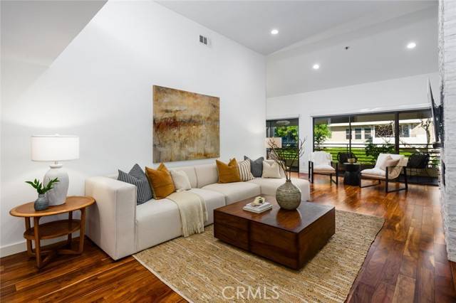 Newport Beach, CA 92663,280 Cagney LN 301