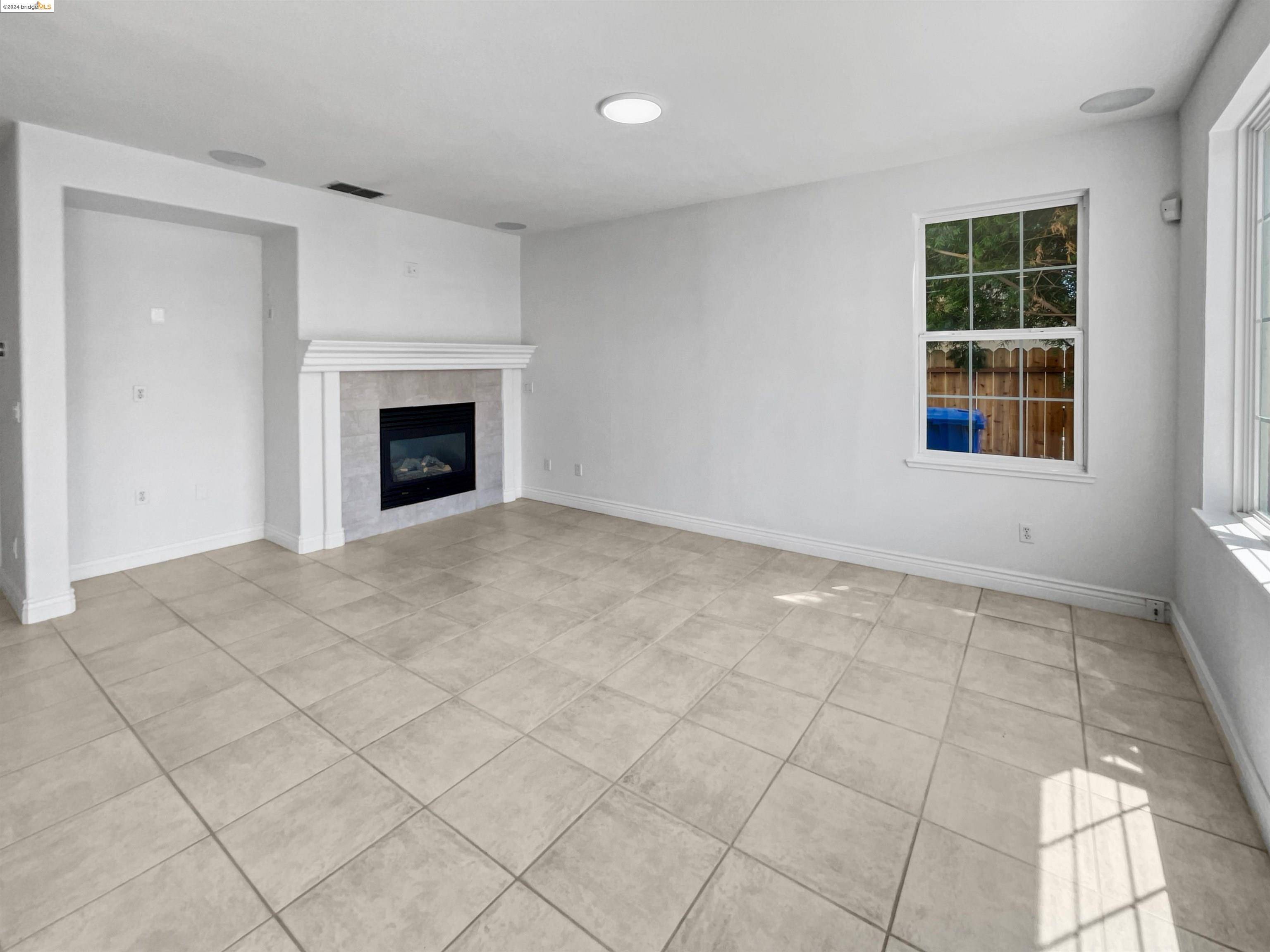 Brentwood, CA 94513,1084 Somersby
