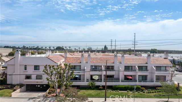 Chatsworth, CA 91311,9906 Owensmouth AVE 16