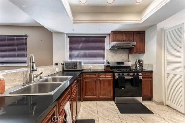 Chatsworth, CA 91311,9906 Owensmouth AVE 16