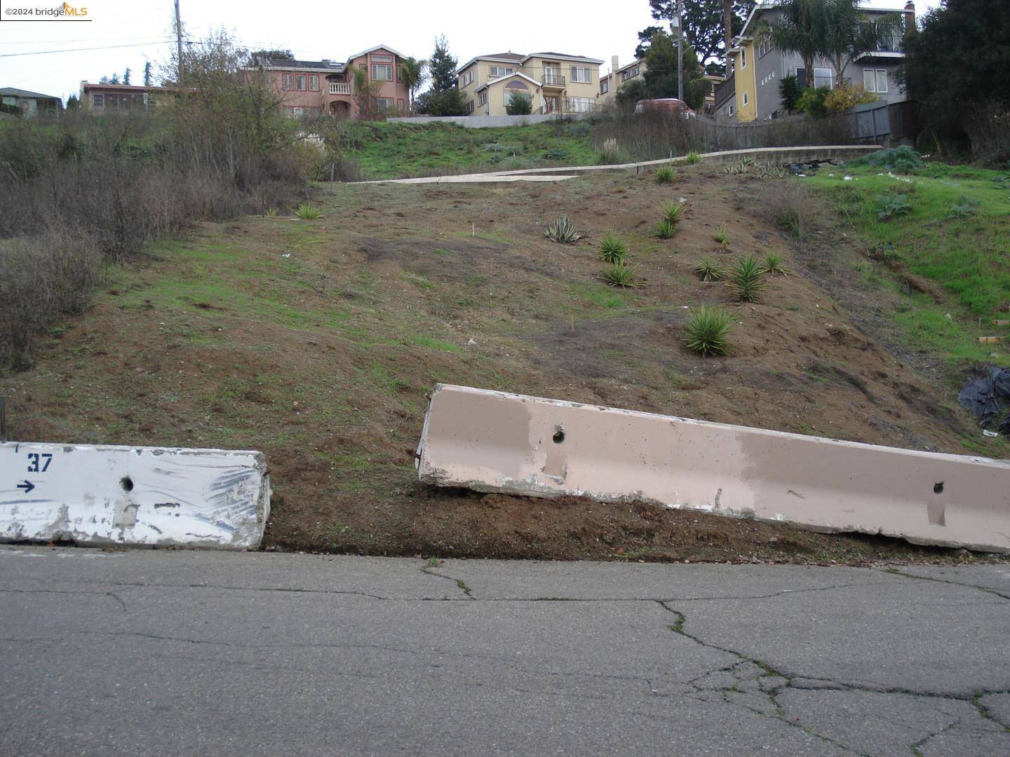 Oakland, CA 94605,6318 Buena Ventura AVE