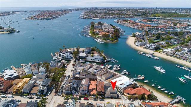 Newport Beach, CA 92662,211 Emerald AVE