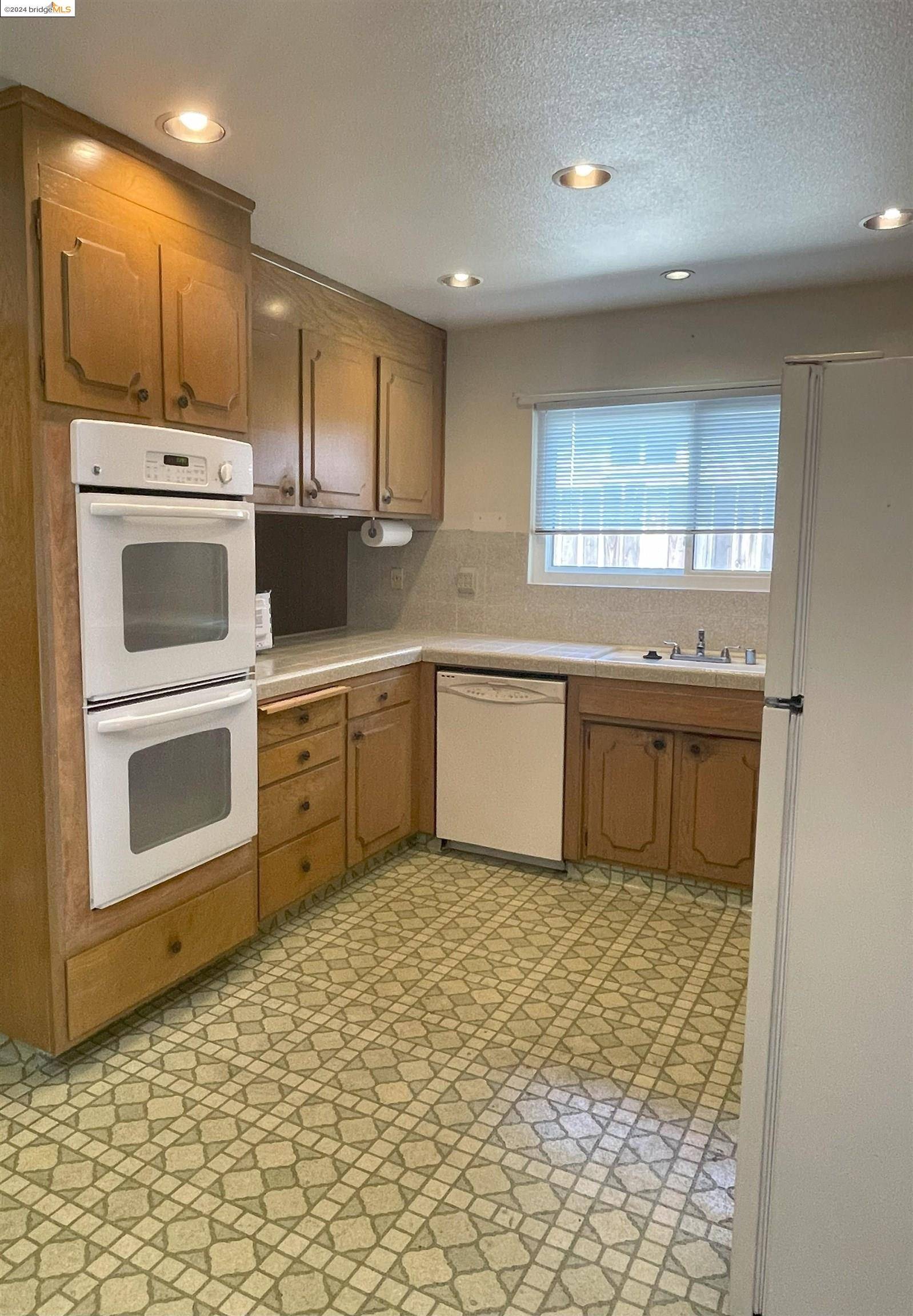 Martinez, CA 94553,1266 Center Ave