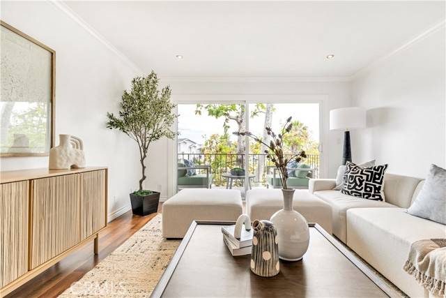 Newport Beach, CA 92663,300 Cagney LN 201