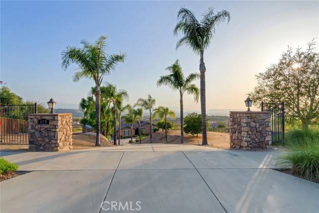 Riverside, CA 92506,650 Crystal Mountain CIR