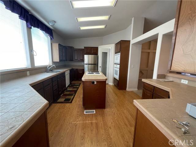 Clearlake Oaks, CA 95423,2564 Indian Hill RD