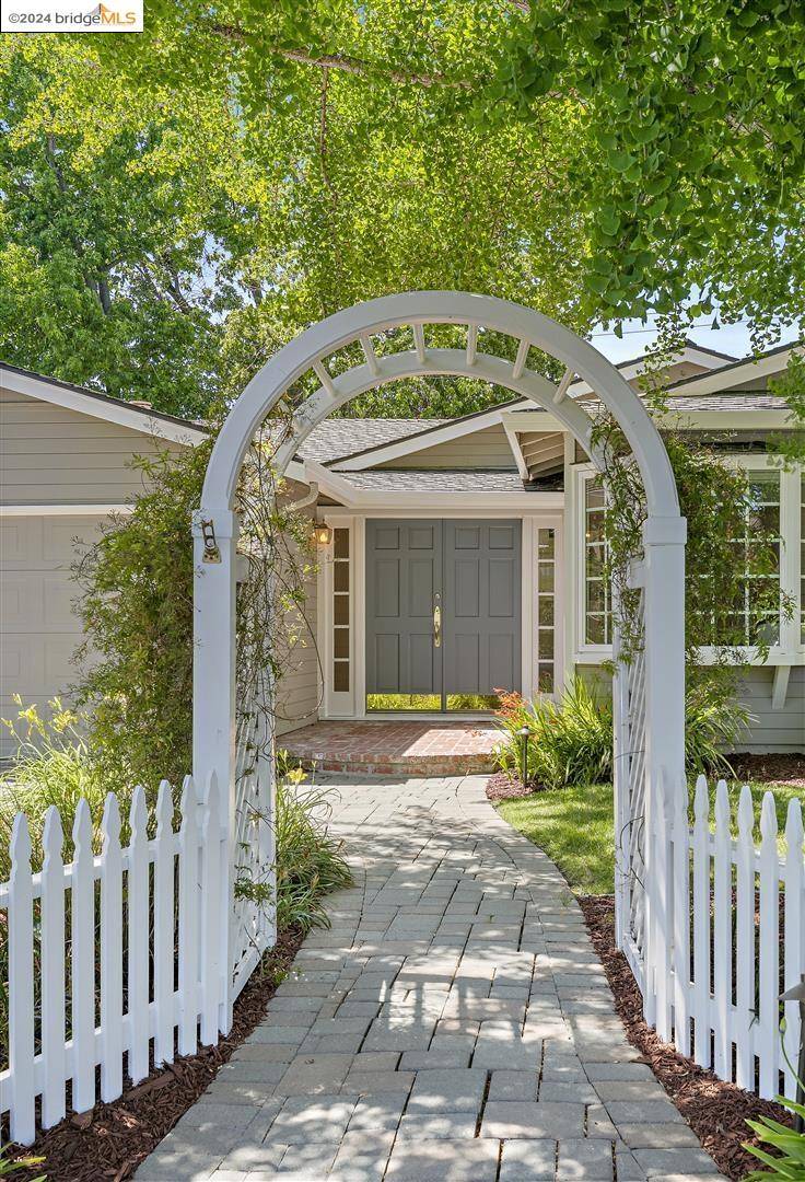 Mountain View, CA 94040,586 Leona Ln
