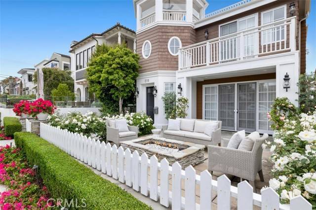 Corona Del Mar, CA 92625,210 Narcissus AVE