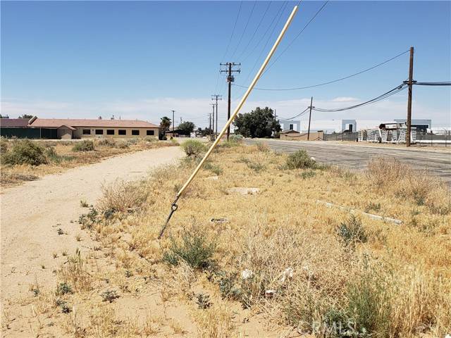 Adelanto, CA 92301,17898 Adelanto Rd