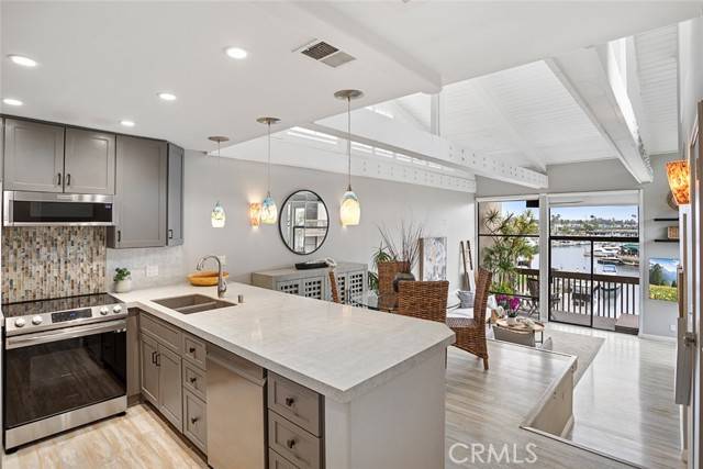 Long Beach, CA 90803,5307 Marina Pacifica DR