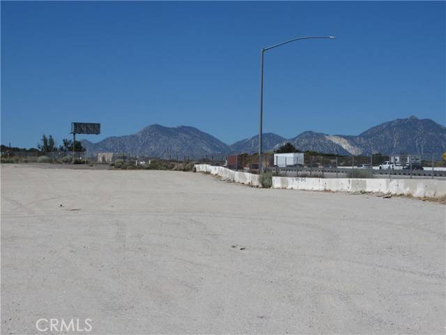 Hesperia, CA 92344,5940 Mariposa RD