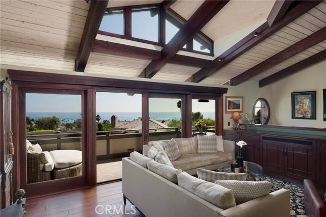 Laguna Beach, CA 92651,530 High DR