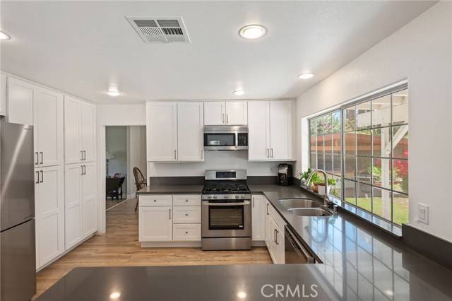 Chatsworth, CA 91311,10964 Fullbright AVE