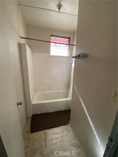Los Angeles, CA 90006,1037 S Bonnie Brae ST