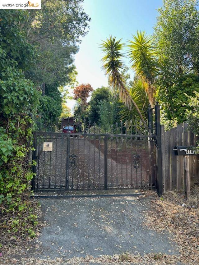 Oakland, CA 94619,4105 Gregory St