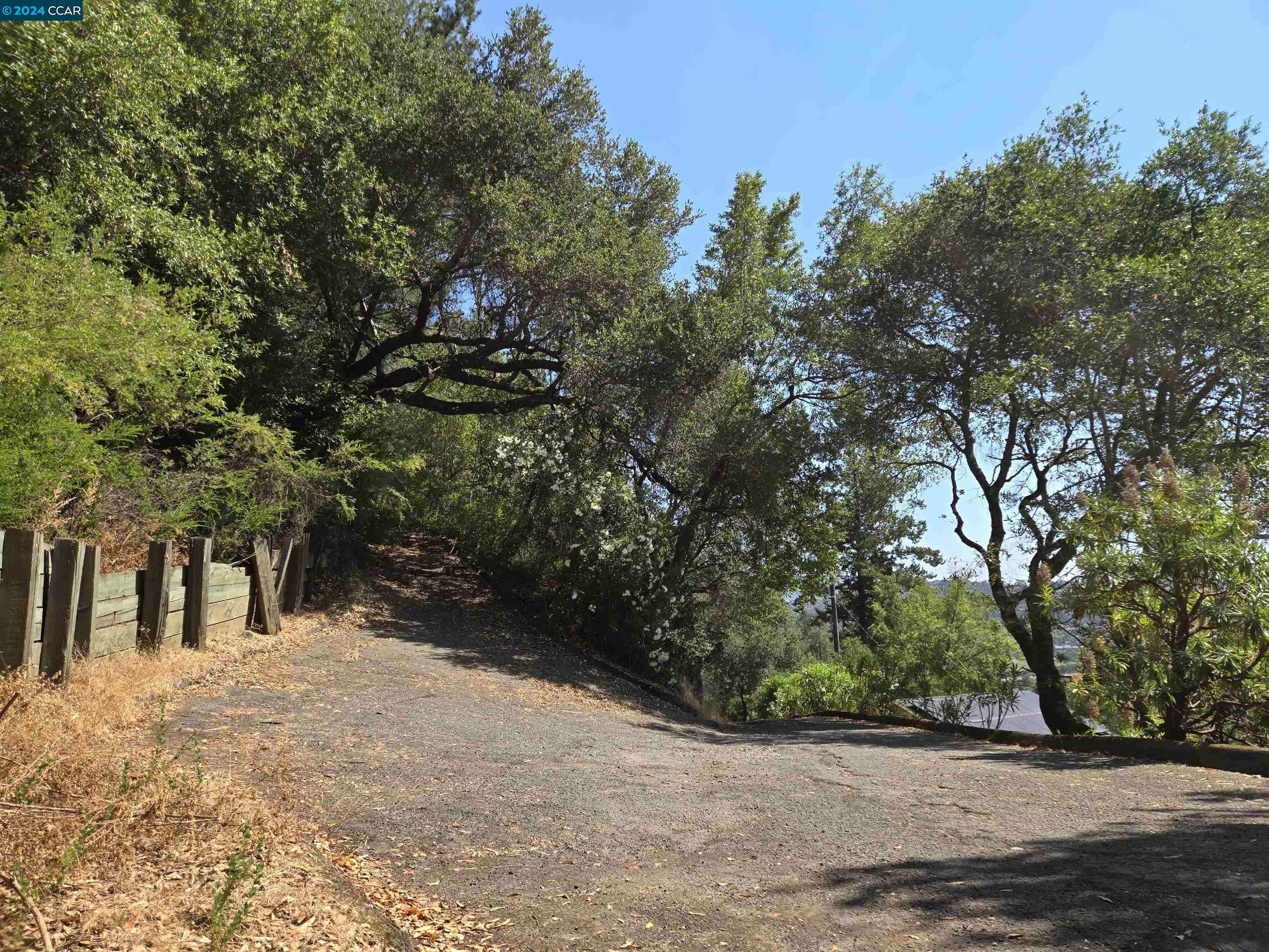 Kentfield, CA 94904,100 Black Log Rd