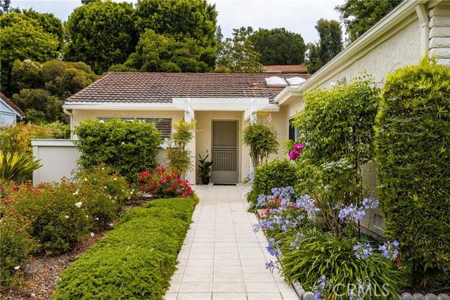 Laguna Woods, CA 92637,3325 Via Carrizo A