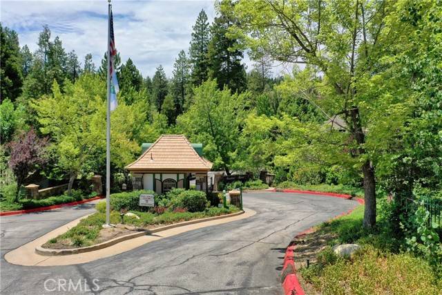 Lake Arrowhead, CA 92352,27513 Meadow Bay DR