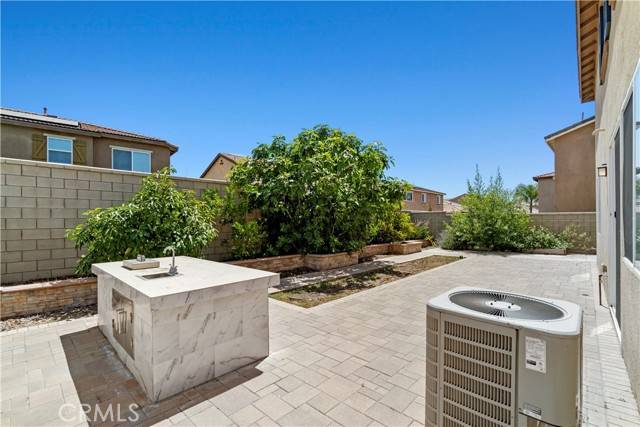 Jurupa Valley, CA 91752,6898 Cache WAY