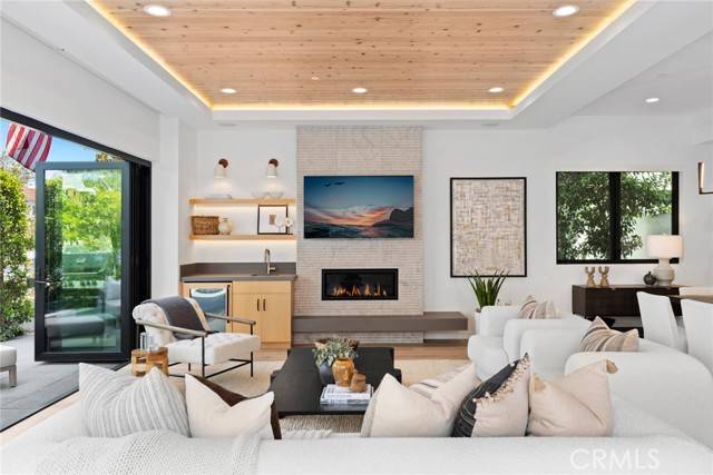 Newport Beach, CA 92661,1717 E Ocean BLD