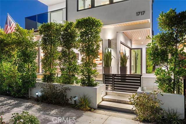 Newport Beach, CA 92661,1717 E Ocean BLD