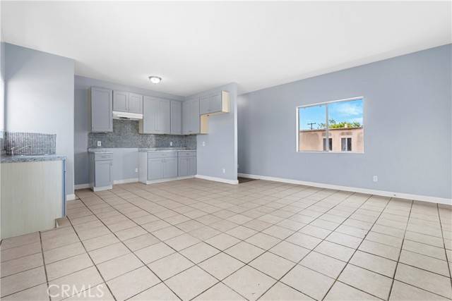 Los Angeles, CA 90003,10406 Avalon BLD
