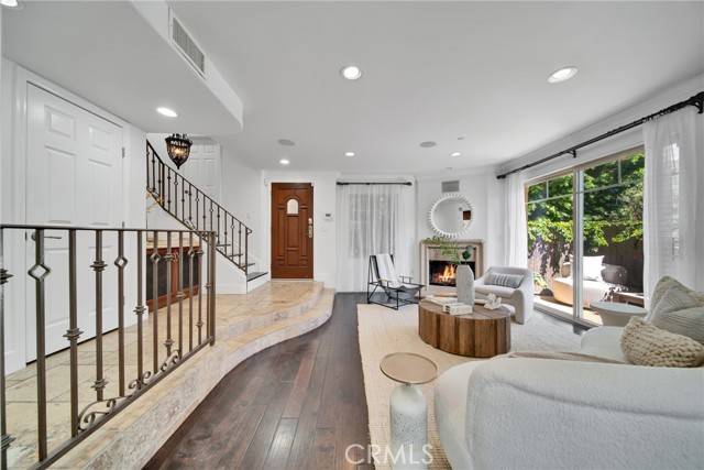 Santa Monica, CA 90403,1048 3rd ST 101