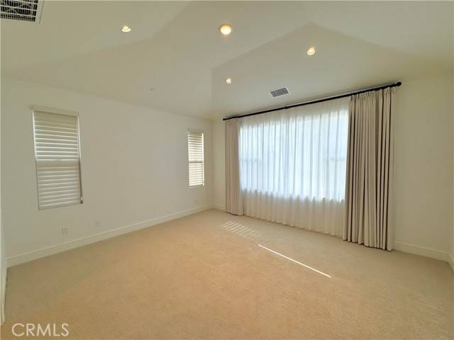 Irvine, CA 92602,142 Albero