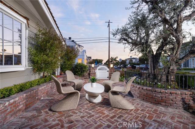 Corona Del Mar, CA 92625,300 Heliotrope AVE