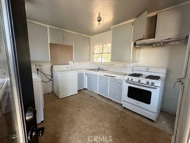 Sylmar, CA 91342,14382 Herron ST