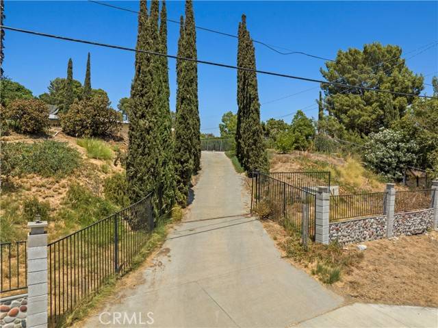 Sunland, CA 91040,10535 Mcbroom ST