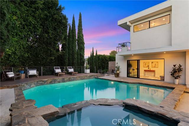 Newport Beach, CA 92660,2206 Windward LN