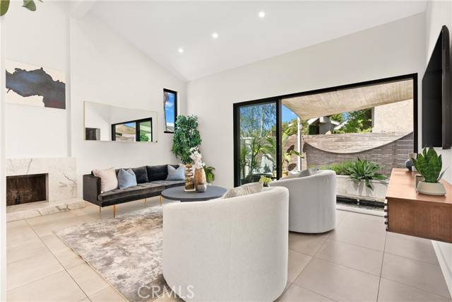 Newport Beach, CA 92660,2206 Windward LN