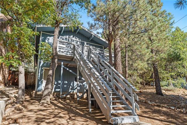 Sugarloaf, CA 92386,329 Vista LN
