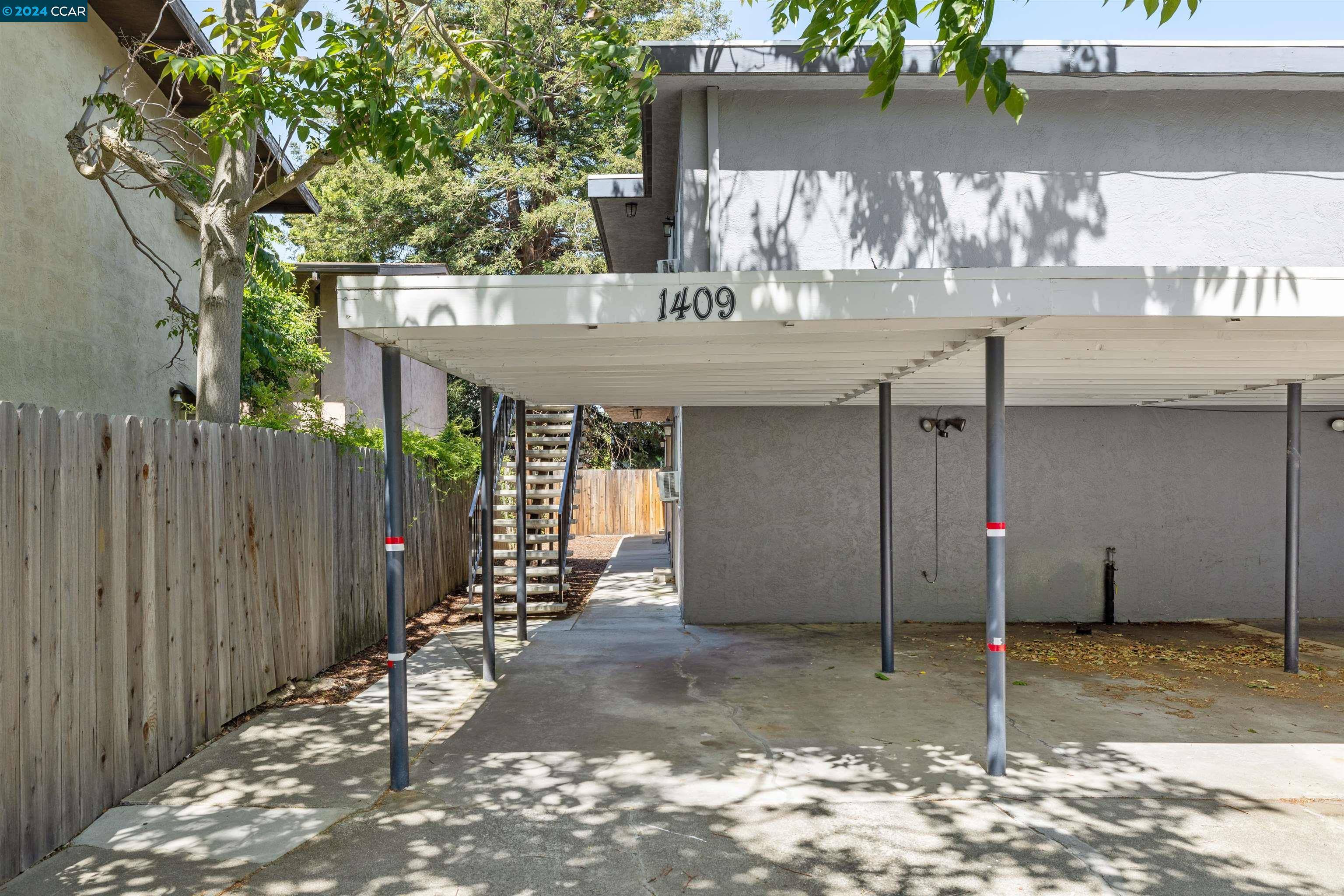 Martinez, CA 94553,1409 Berrellesa St