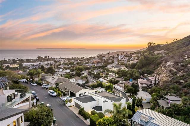 Laguna Beach, CA 92651,547 Temple Hills DR