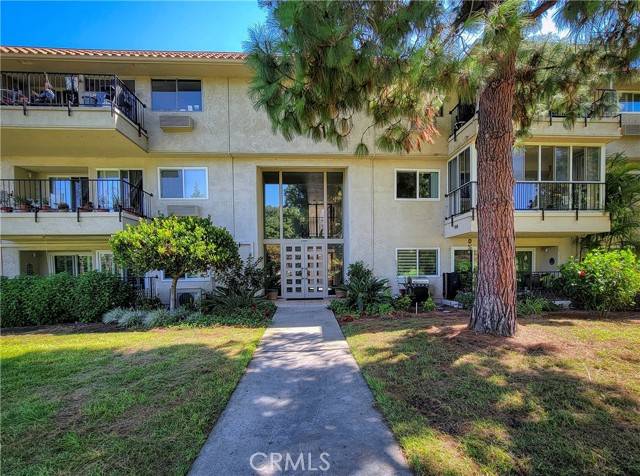 Laguna Woods, CA 92637,2392 Via Mariposa 2C