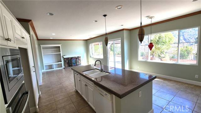 Azusa, CA 91702,18 Highwood CT