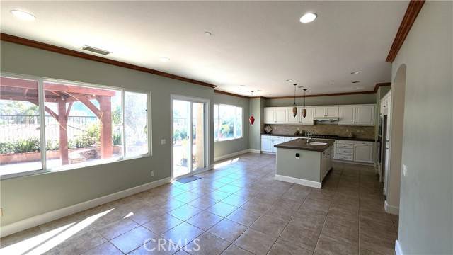 Azusa, CA 91702,18 Highwood CT