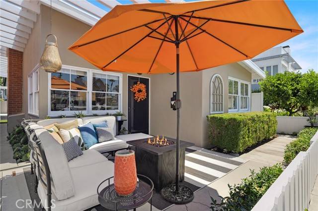 Newport Beach, CA 92662,204 Grand Canal