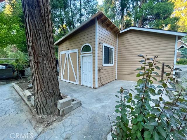 Crestline, CA 92325,622 Heatherly LN