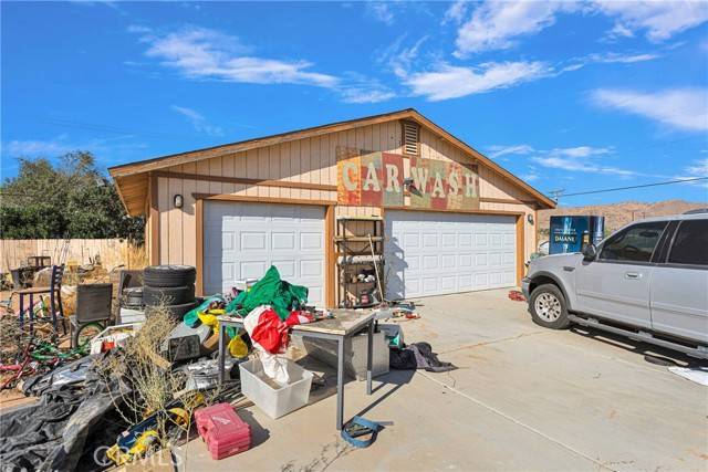 Apple Valley, CA 92307,16817 Navajo RD