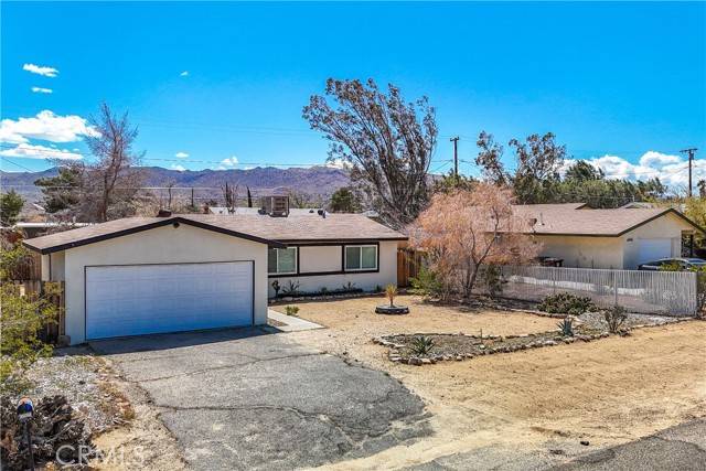 Joshua Tree, CA 92252,61969 Hilltop DR