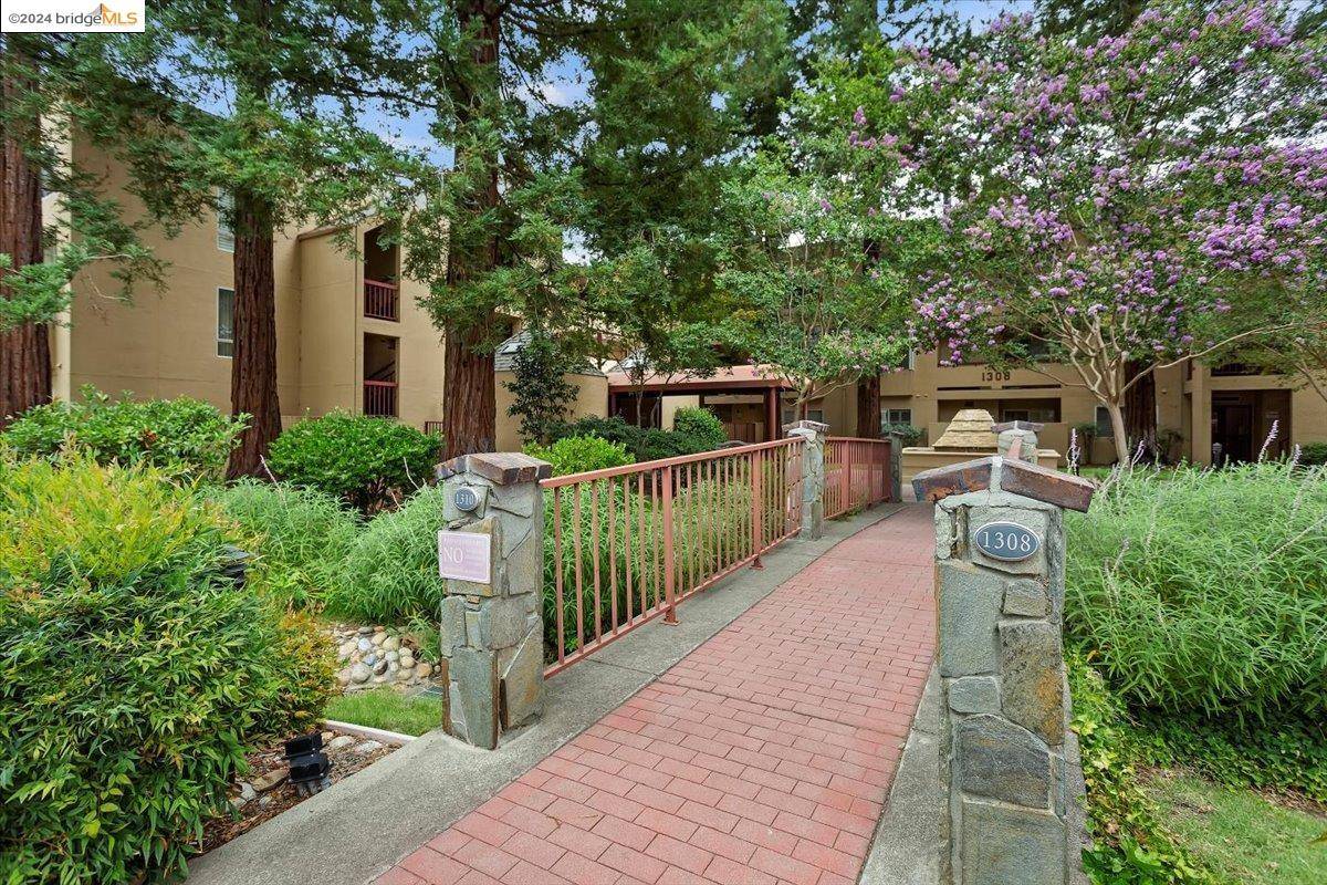 Walnut Creek, CA 94597,1308 Walden Rd 32