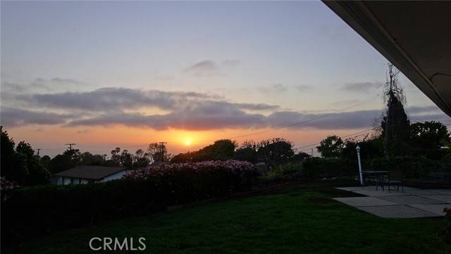 Rancho Palos Verdes, CA 90275,28405 Trailriders DR