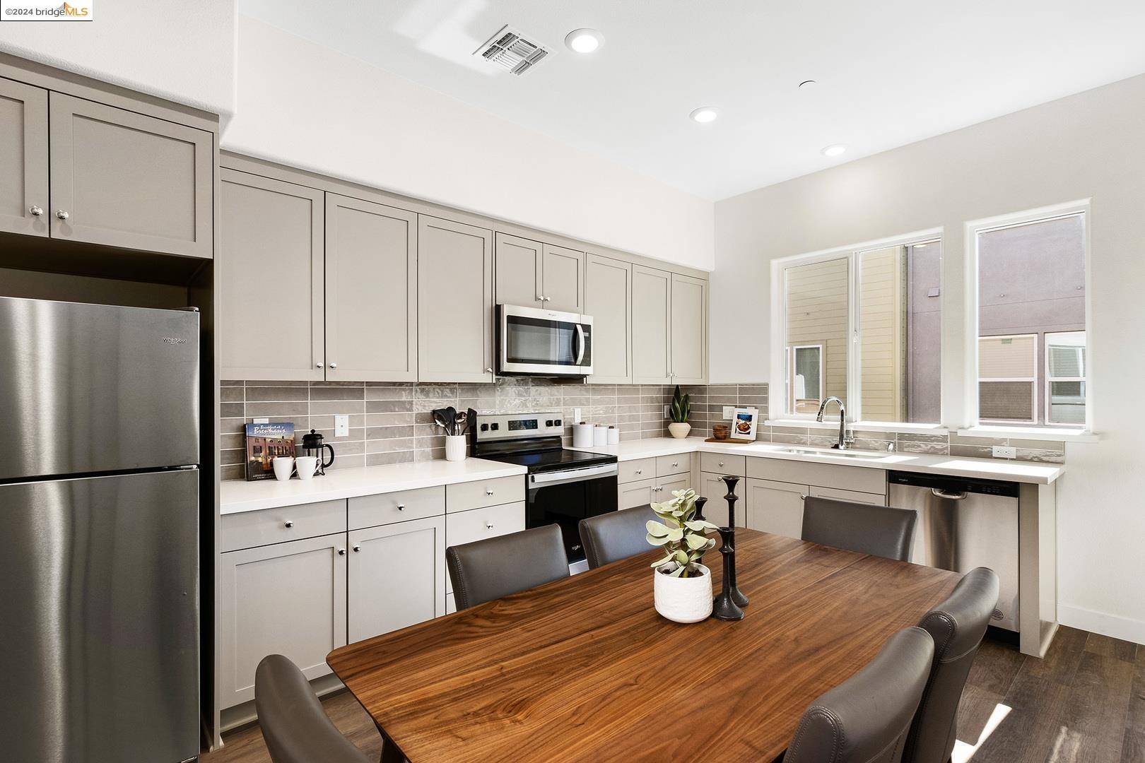 Hayward, CA 94544,612 Somi CT 45