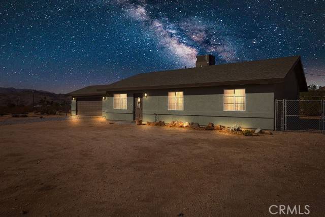 Joshua Tree, CA 92252,4588 Avenida La Flora Desierta