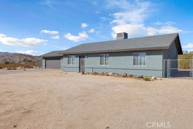 Joshua Tree, CA 92252,4588 Avenida La Flora Desierta