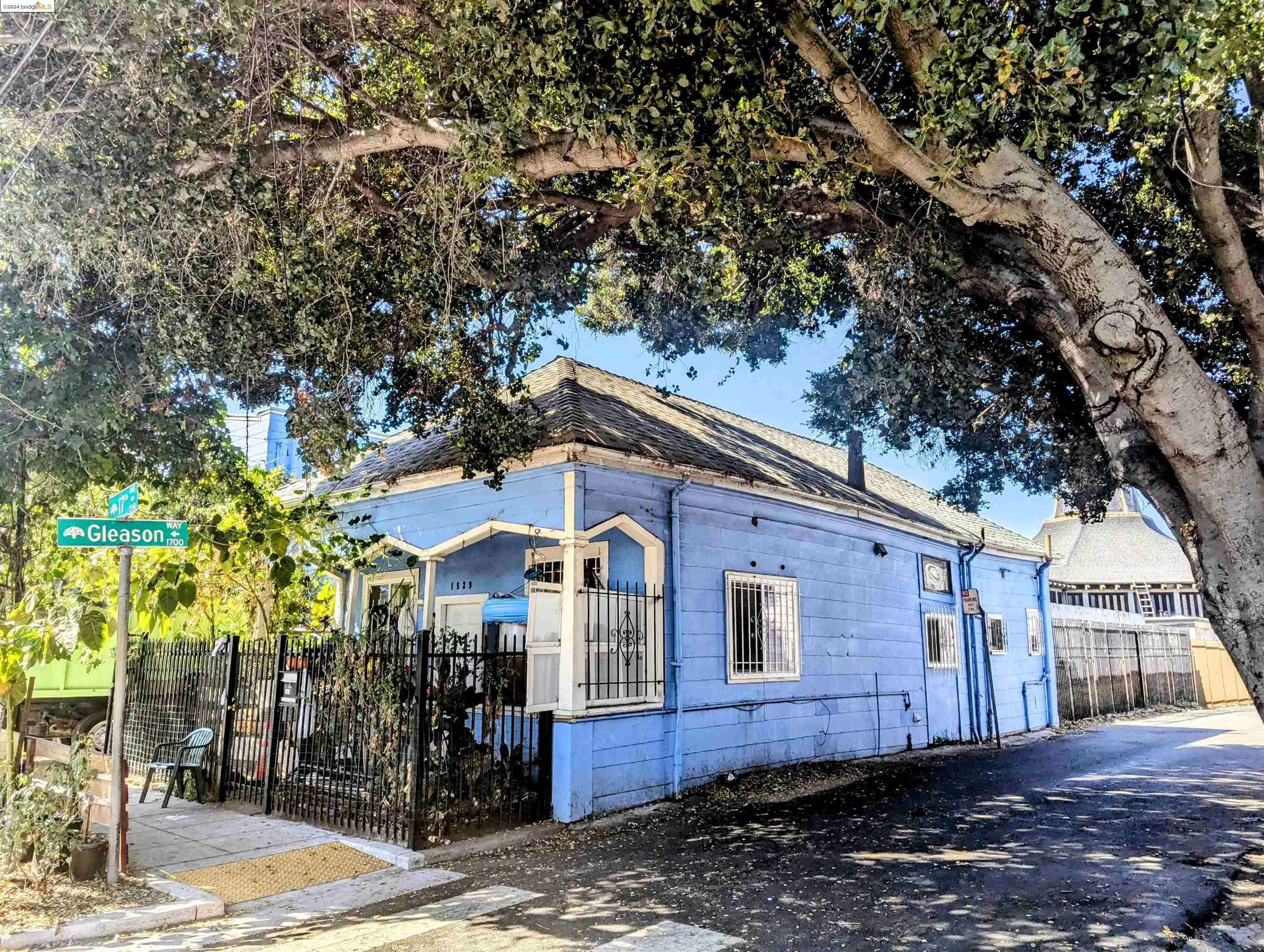 Oakland, CA 94606,1511 17th AVE