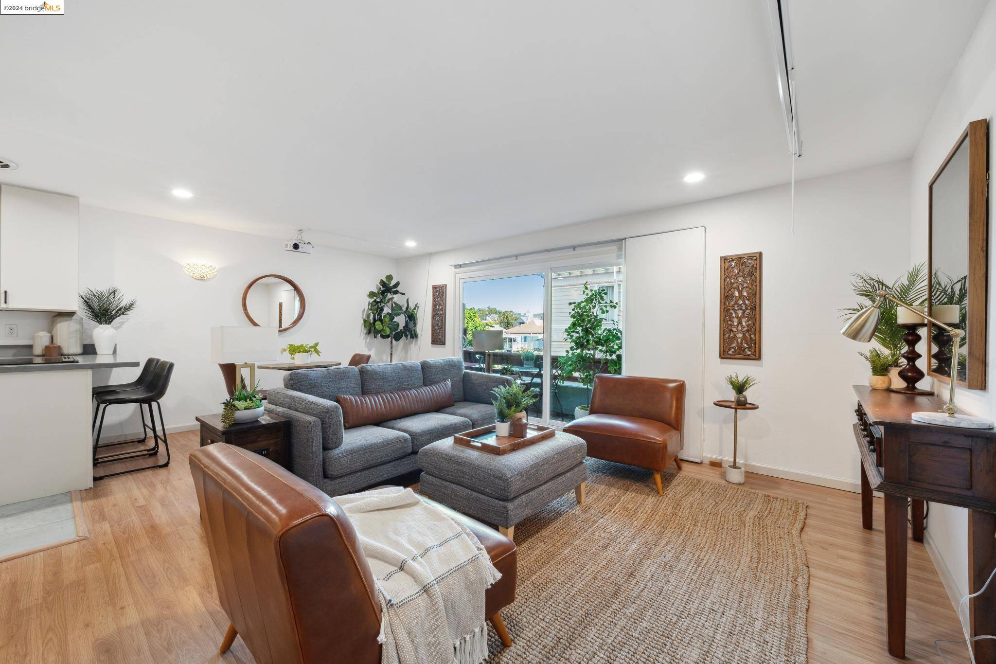 Oakland, CA 94606,710 E 22Nd St 102